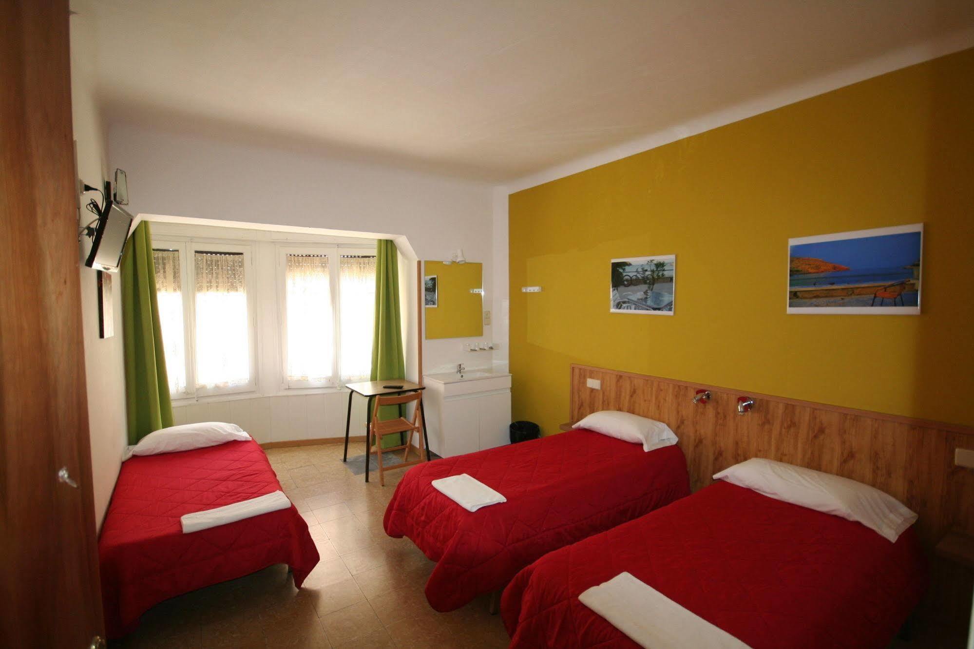 Hostal Juventus Портбоу Екстериор снимка