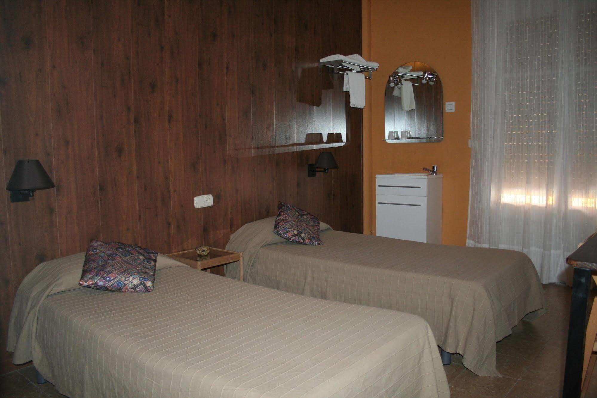 Hostal Juventus Портбоу Екстериор снимка